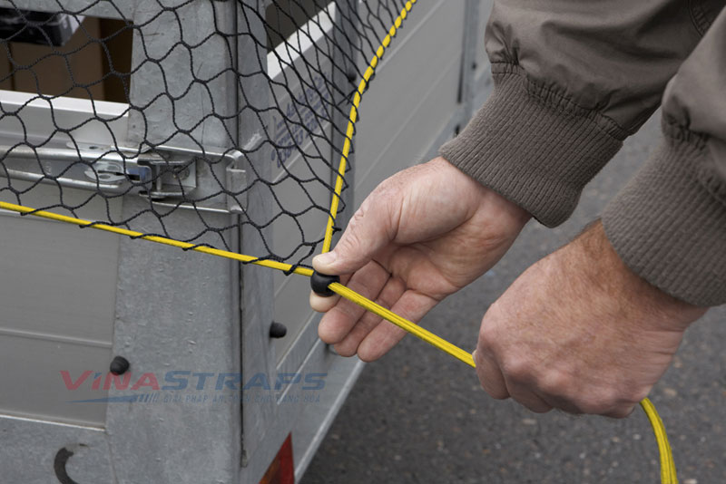 Cách sử dụng lưới ràng hàng, phủ hàng bảo vệ hàng hóa trên thùng xe
